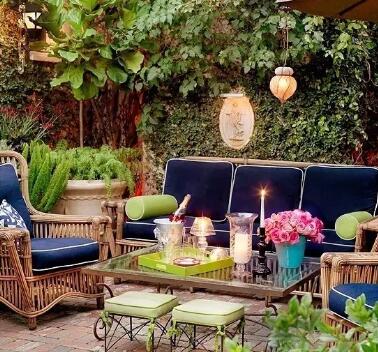 愿有一个院子，在四季里等你