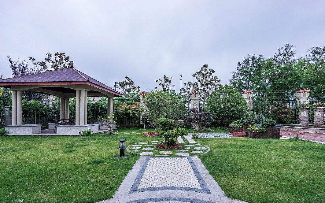 此生，愿以山野为伴，鲜花为友