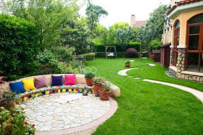 通往花园之门的庭院设计