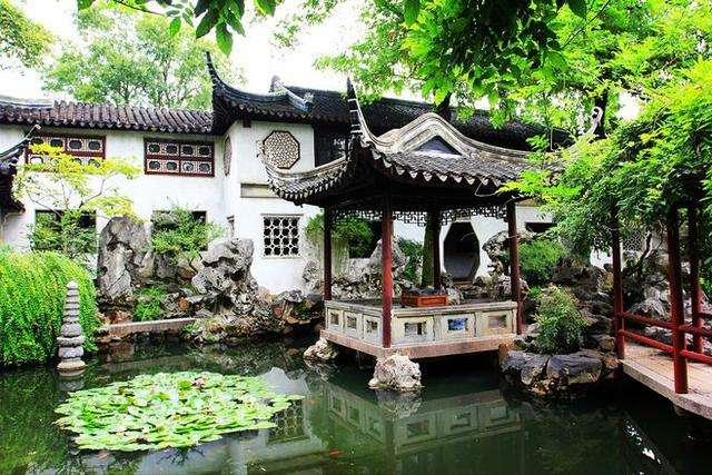 别墅庭院软装的搭配技巧：花盆，木艺，小品，实景