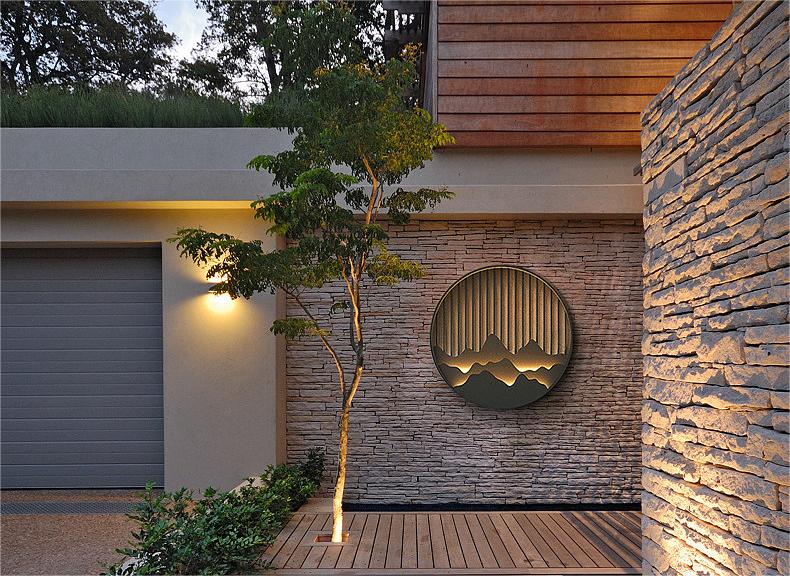 景墙之韵：庭院中的诗意栖息地