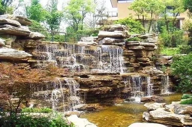 中式庭院里，不同的石头类型，能打造出风格完全不一样的景