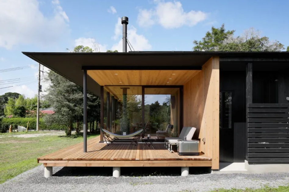 防腐木在花园里简直百搭，太适合你的院子了！