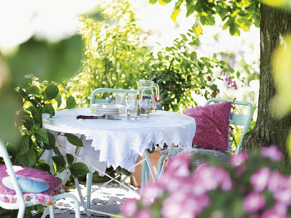 8个花园中好看的餐桌实例，有你喜欢的吗？