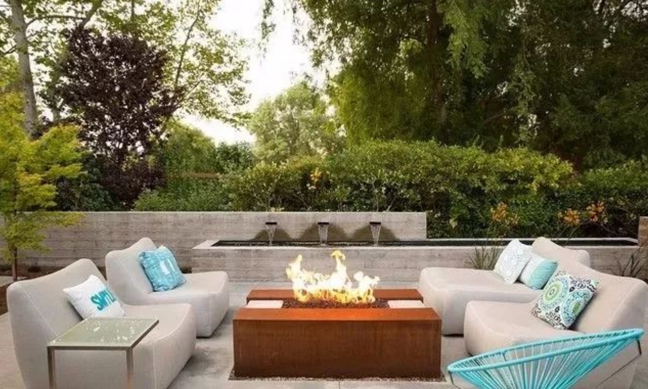 冬日花园不可缺少的壁炉~暖暖的很贴心